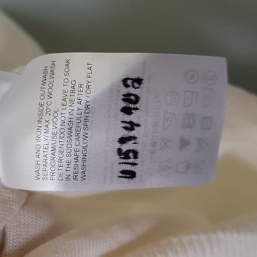 Escada Clean Girl Basic Medium Cream Sleeveless V… - image 7